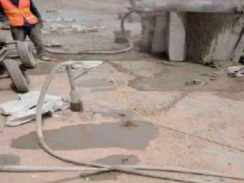 西平水泥混凝土路面板底注浆技术 路面脱空注浆整治方案